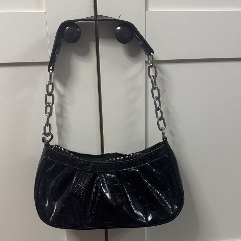 Elegant Black Croc-Embossed Shoulder Bag